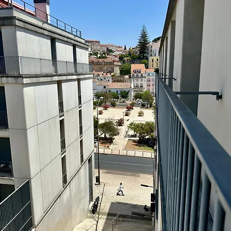 2 Bedroom Near Graca-alfama-baixa-rossio With Private Parking Lissabon